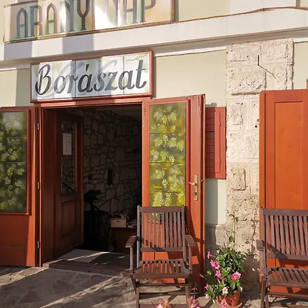 Aranynap Vendeghaz Es Boraszat * Tállya